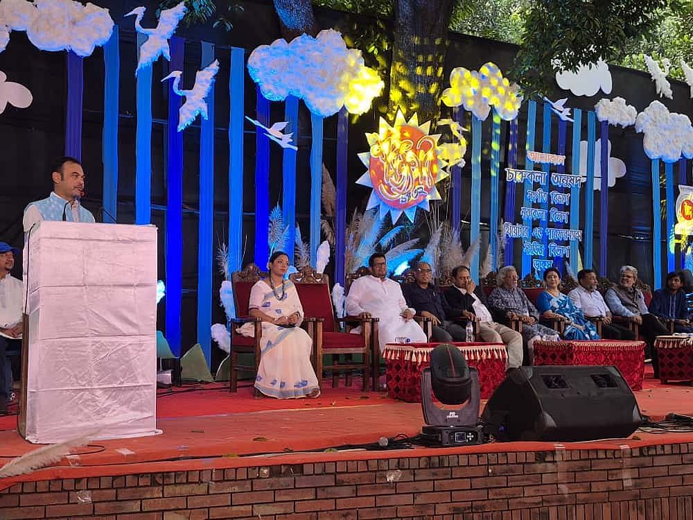 নানা আয়োজনে ঢাকা বিশ্ববিদ্যালয়ের চারুকলা অনুষদে শরৎ উৎসব-১৪৩২ উদ্‌যাপিত হয়েছে। ঢাকা, ১৬ অক্টোবর ২০২৫