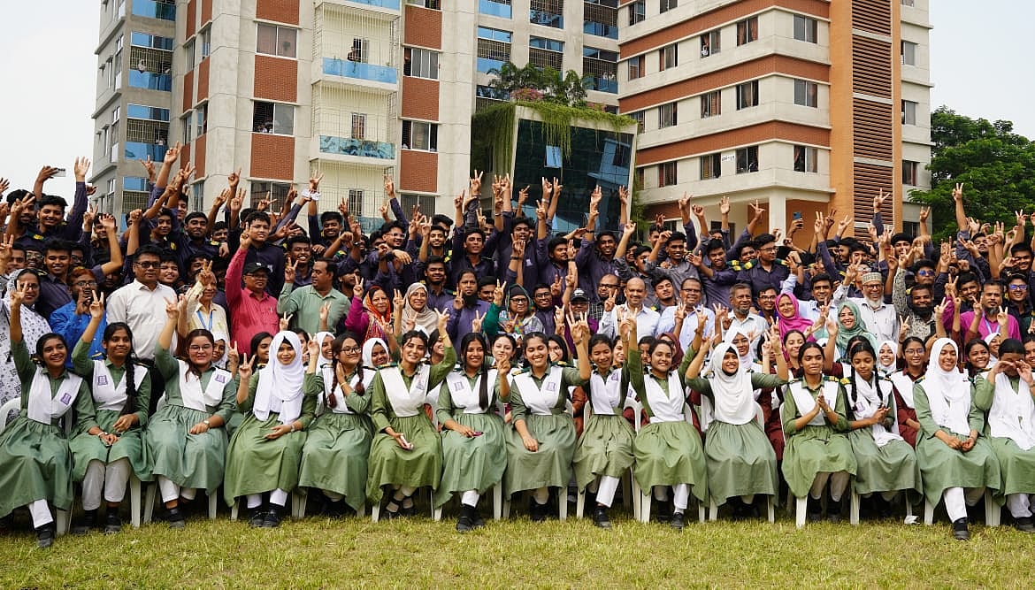 ২০২৫ সালের এইচএসসি পরীক্ষার ফলাফলে অসাধারণ সাফল্য অর্জন করেছে মাইলস্টোন কলেজ।