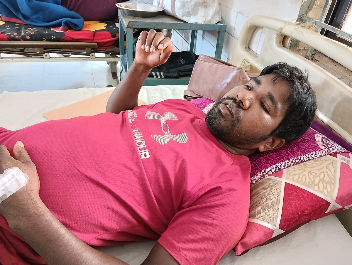 হাসপাতালে চিকিৎসাধীন আহত রশিদুল কাজী