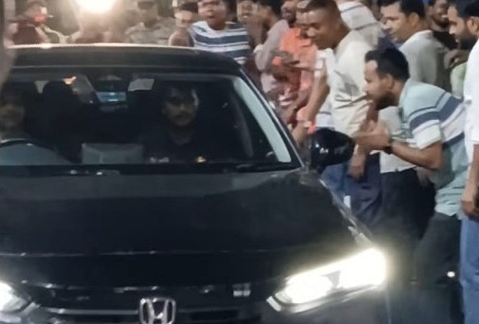 বাংলাদেশ দলের ওপেনার মোহাম্মদ নাঈমকে হেনস্তা করার দৃশ্য