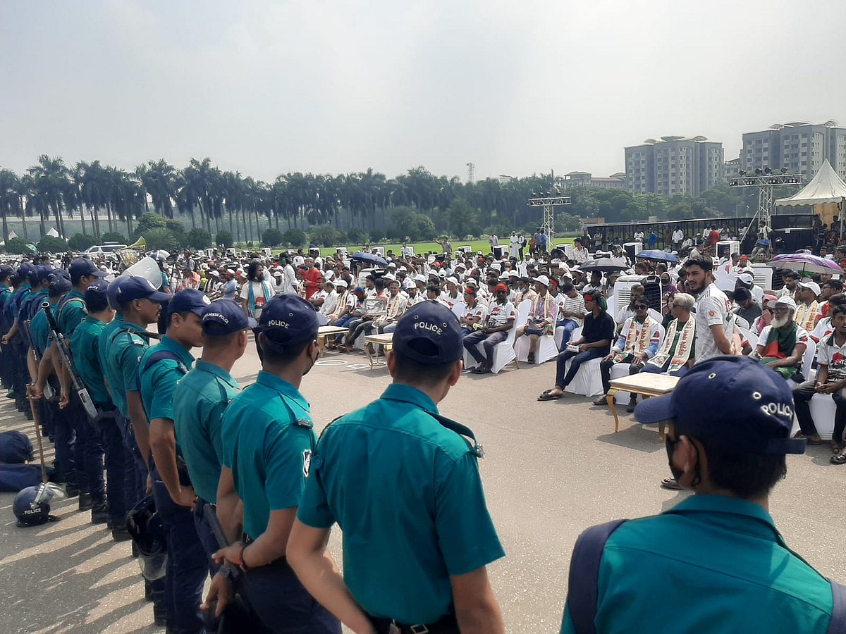 পুলিশের অবস্থান