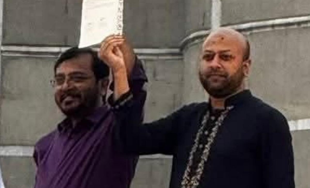 জুলাই জাতীয় সনদ ২০২৫ স্বাক্ষর অনুষ্ঠানে এবি পার্টির চেয়ারম্যান মজিবুর রহমান মঞ্জু ও সাধারণ সম্পাদক আসাদুজ্জামান ফুয়াদ। জাতীয় সংসদের দক্ষিণ প্লাজায়। ১৭ অক্টোবর ২০২৫