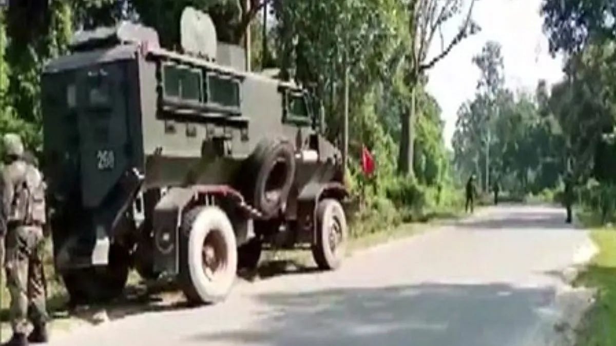 ভারতীয় সেনাবাহিনী বলছে, হামলাকারীরা স্বয়ংক্রিয় অস্ত্র ব্যবহার করে এলোপাতাড়ি গুলি চালিয়েছে