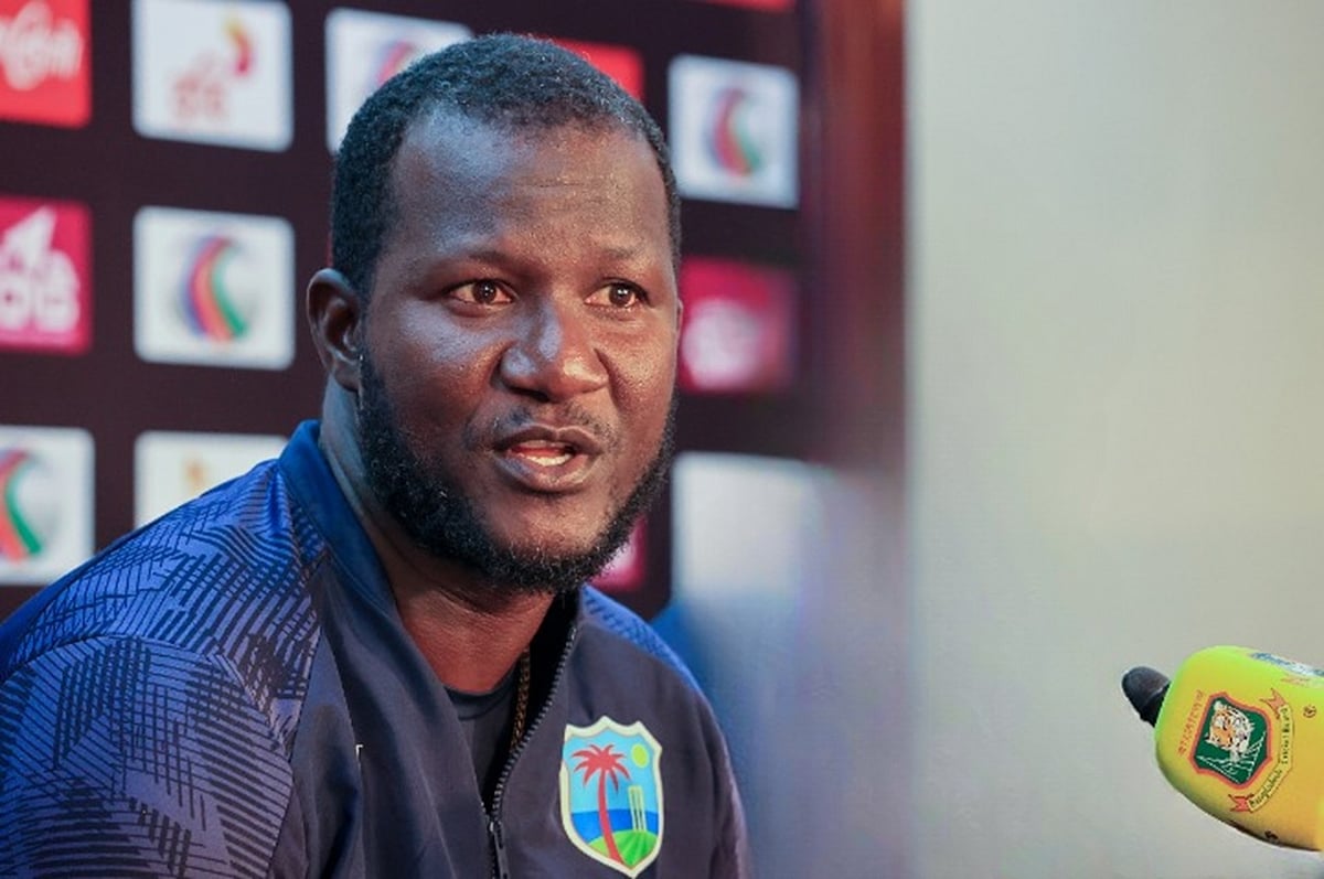 সংবাদ সম্মেলনে ওয়েস্ট ইন্ডিজের প্রধান কোচ ড্যারেন স্যামি