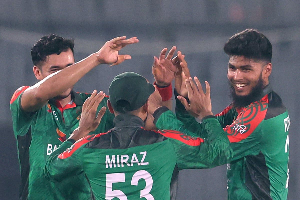 ৬ উইকেট নিয়েছেন রিশাদ হোসেন