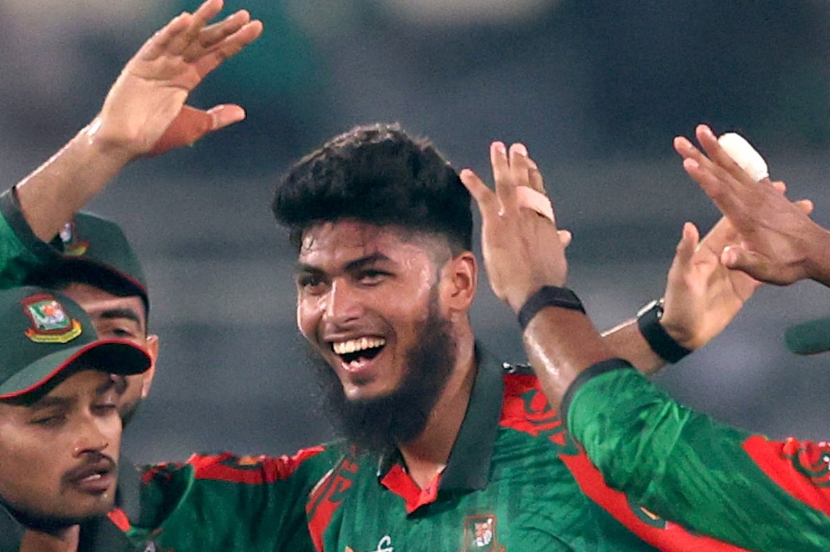 উইকেট পাওয়ার পর রিশাদের উচ্ছ্বাস