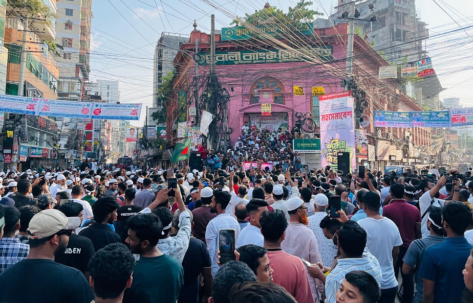 কুমিল্লা বিভাগ বাস্তবায়ন ও দ্রুত ঘোষণার দাবিতে সমাবেশ। আজ শনিবার বিকেলে নগরের কান্দিরপাড় এলাকার পূবালী চত্বরে