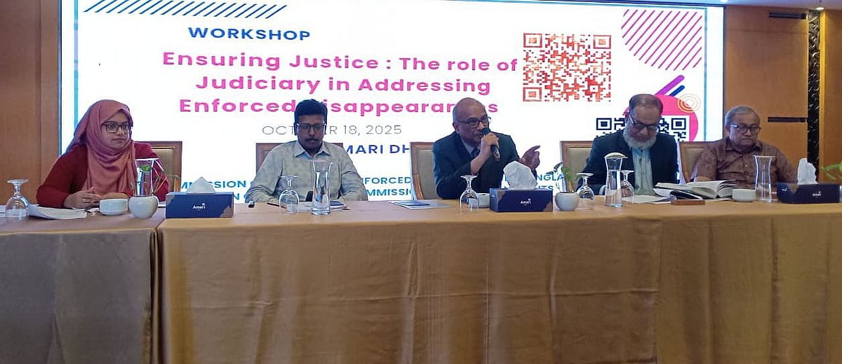 ‘গুম-সংক্রান্ত ঘটনায় বিচার বিভাগের ভূমিকা’ শীর্ষক কর্মশালায় বক্তব্য দেন গুম–সংক্রান্ত তদন্ত কমিশনের সভাপতি বিচারপতি মইনুল ইসলাম চৌধুরী। ঢাকা, ১৮ অক্টোবর ২০২৫