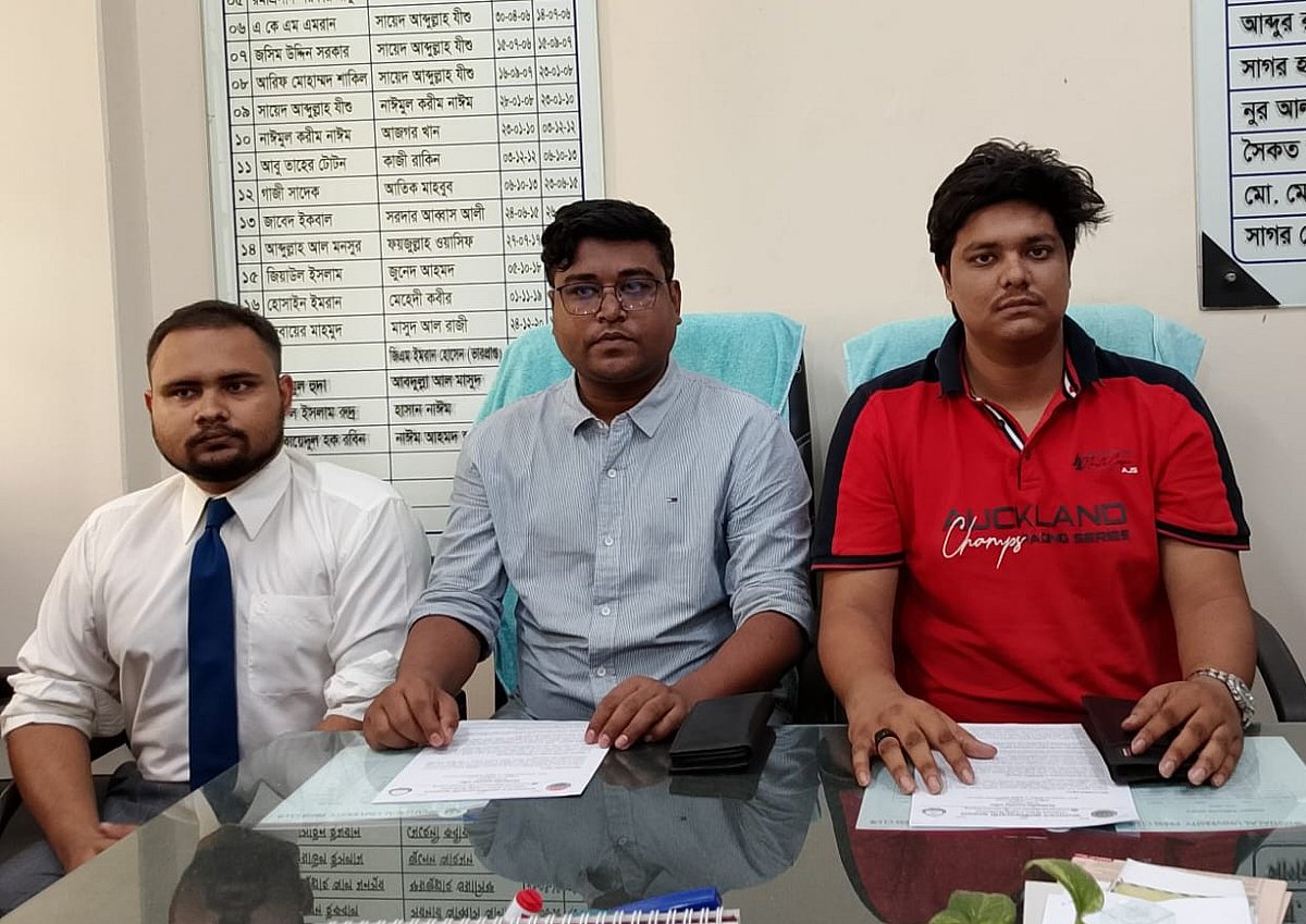 ক্যাম্পাসের সার্বিক পরিস্থিতি নিয়ে সংবাদ সম্মেলন করেন শাহজালাল বিশ্ববিদ্যালয়ের শাখা ছাত্রদলের নেতারা। রোববার দুপুরে বিশ্ববিদ্যালয়ের প্রেসক্লাব কার্যালয়ে