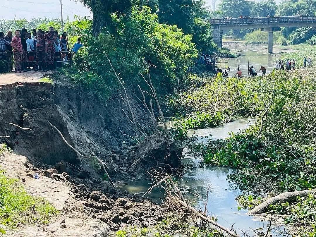গাজীপুরের কাপাসিয়া উপজেলার খিরাটি দক্ষিণপাড়া গ্রামে ব্রহ্মপুত্র নদে ডুবে দুই নারীর মৃত্যু হয়েছে। আজ রোববার বেলা ২টার দিকে