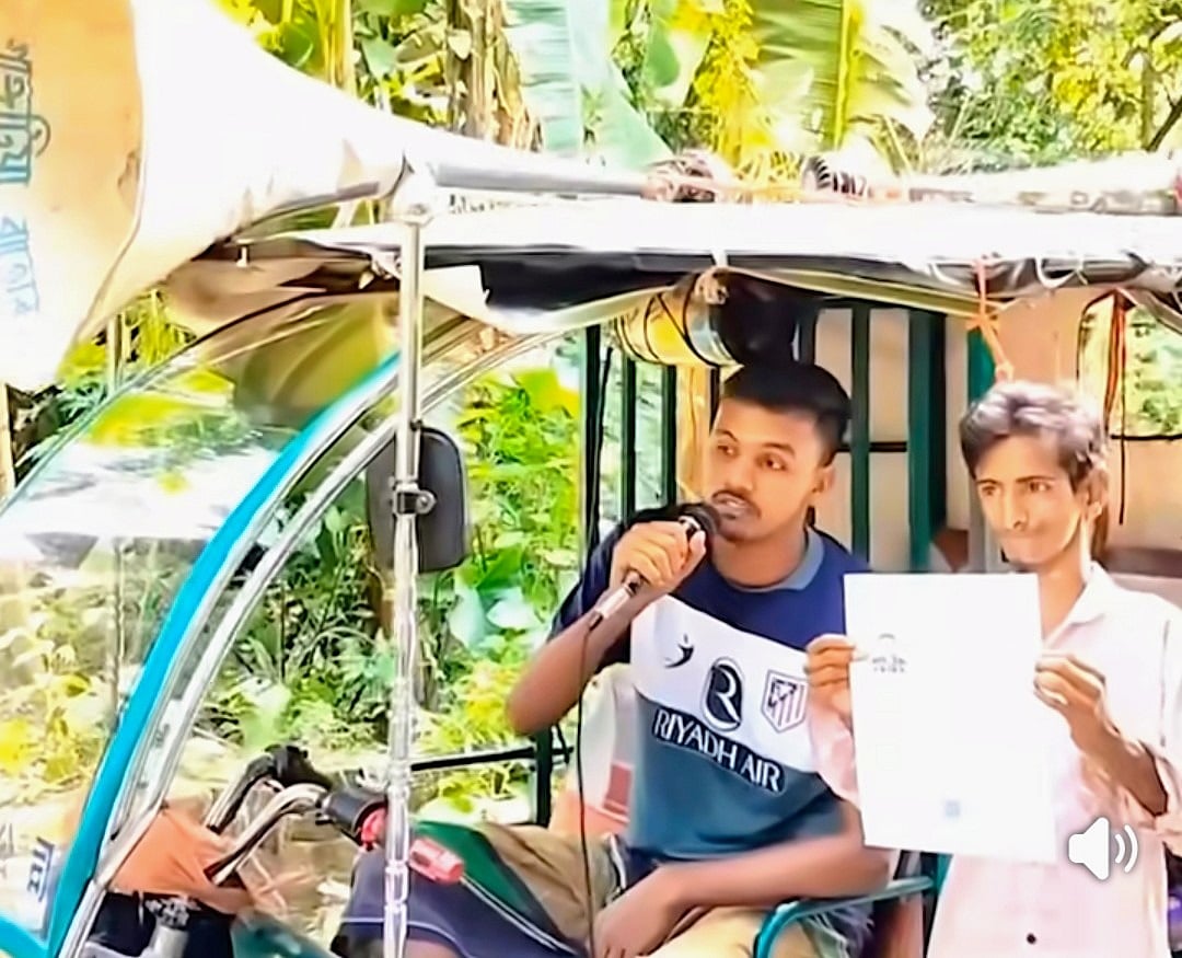 বিদেশ যেতে না পেরে ক্ষোভে মাইক ভাড়া করে এলাকায় গালাগাল করেছেন কিশোরগঞ্জের হোসেনপুর উপজেলার সারোয়ার হোসেন রাব্বি