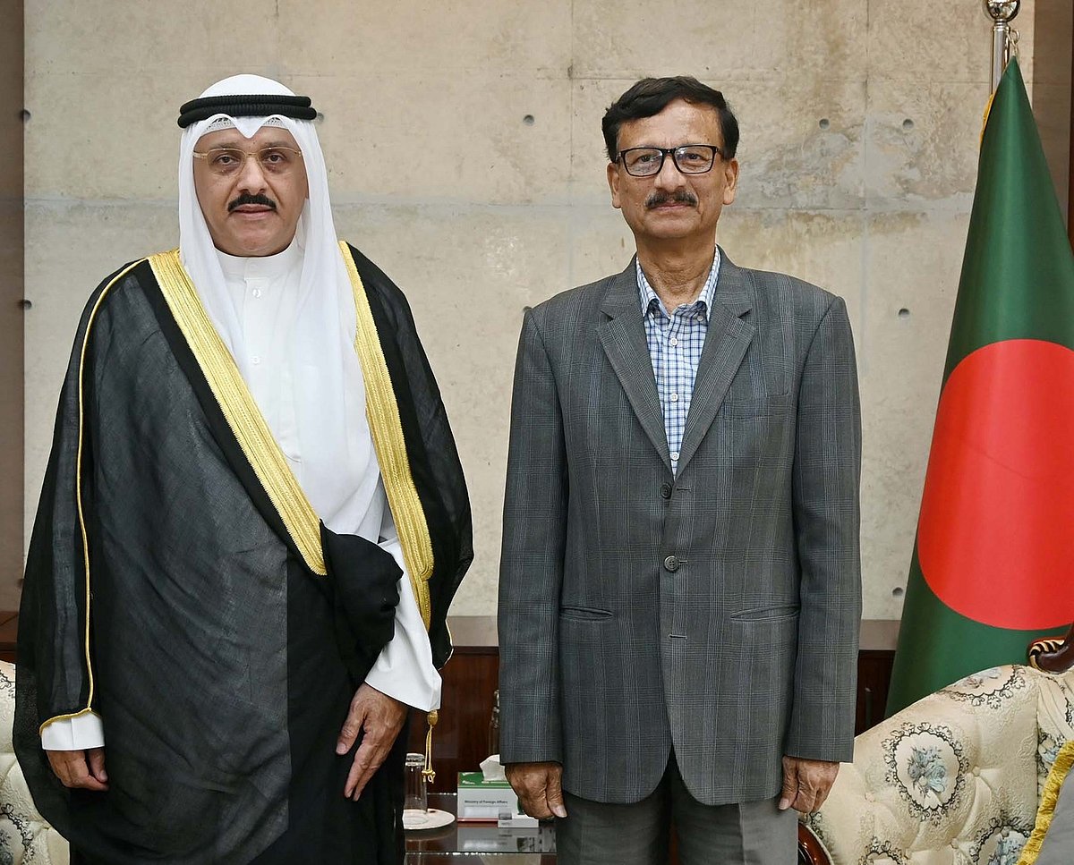 কুয়েতের এশীয়–বিষয়ক সহকারী পররাষ্ট্রমন্ত্রী রাষ্ট্রদূত সামিহ ইসা জোহর হায়াত রোববার পররাষ্ট্র উপদেষ্টা মো. তৌহিদ হোসেনের সঙ্গে তাঁর দপ্তরে সৌজন্য সাক্ষাৎ করেন