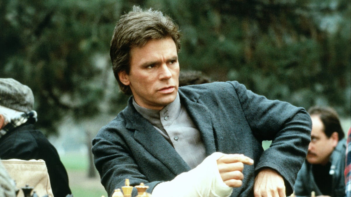 ‘আঙ্গাস ম্যাকগাইভার’ চরিত্রে প্রাণ দিয়েছেন মার্কিন অভিনেতা রিচার্ড ডিন অ্যান্ডারসন