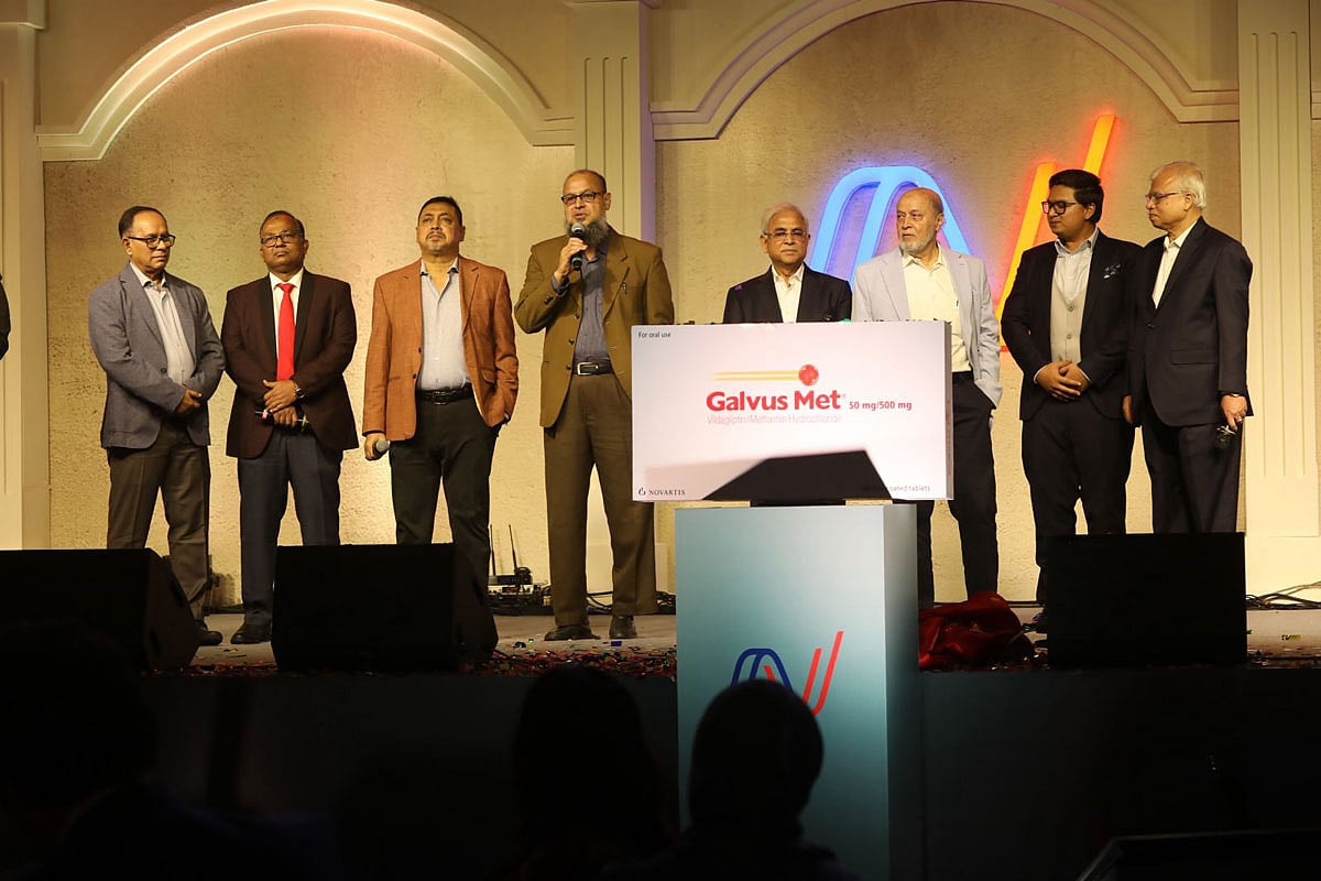 এখন থেকে বাংলাদেশে নোভার্টিসের ওষুধ উৎপাদন করবে নেভিয়ান লাইফসাইন্স। সম্প্রতি ঢাকার একটি হোটেলে নেভিয়ান উৎপাদিত নোভার্টিসের একটি ওষুধের মোড় উন্মোচন করা হয়