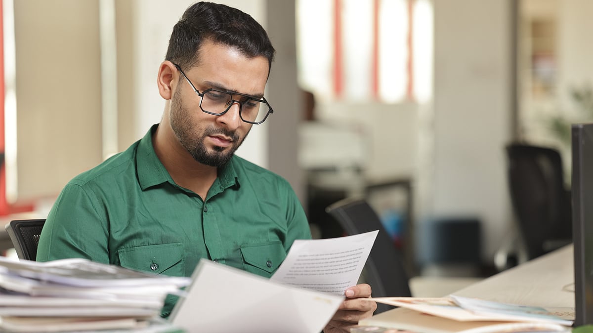 সব ব্যস্ততার ফাঁকেই প্রতিদিন এক থেকে দুই ঘণ্টা সময় বরাদ্দ রাখুন। সময়টা আইইএলটিএসের প্রস্তুতির জন্য ব্যয় করুন