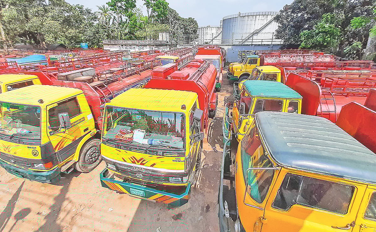 সরকারি তেল কোম্পানিতে তেল চুরির ঘটনা মোটামুটি নিয়মিতই ধরা পড়ে, তদন্ত কমিটিও হয়