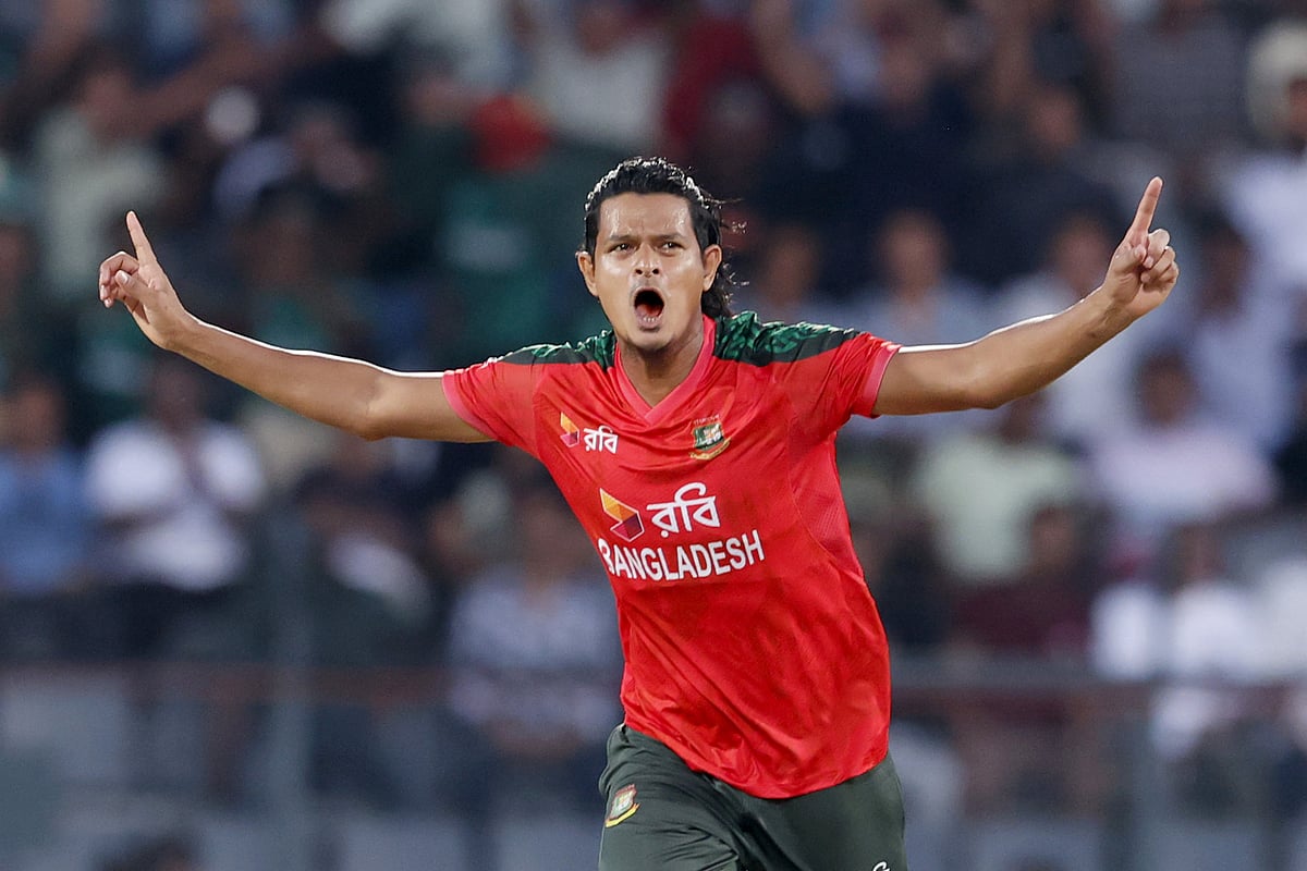 বাংলাদেশের বাঁহাতি স্পিনার নাসুম আহমেদ
