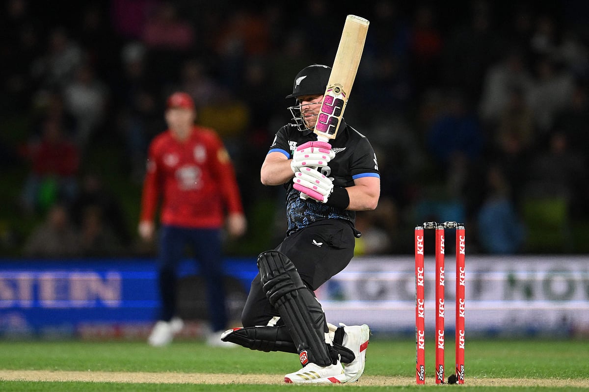 টিম সেইফার্টসহ নিউজিল্যান্ডের সব ব্যাটসম্যানই ক্যাচ তুলে আউট হয়েছেন