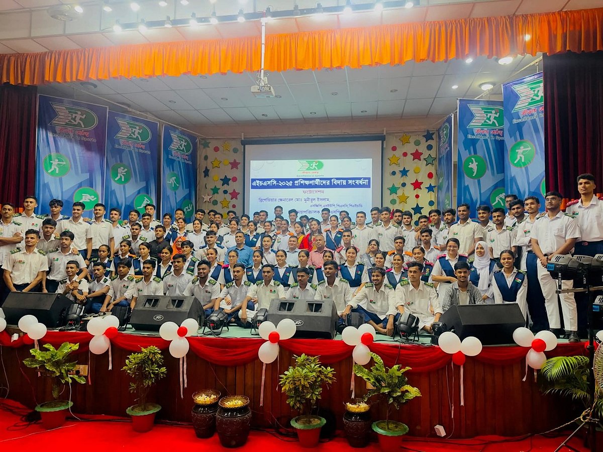 এইচএসসি ব্যাচের শিক্ষার্থীদের বিদায় সংবর্ধনা