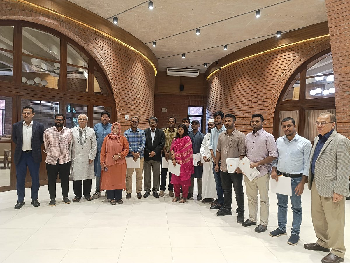 জাতীয় সংসদের এলডি হলে জুলাই যোদ্ধাদের সঙ্গে জাতীয় ঐকমত্য কমিশনের বৈঠক অনুষ্ঠিত হয়েছে। ২০ অক্টোবর, ২০২৫