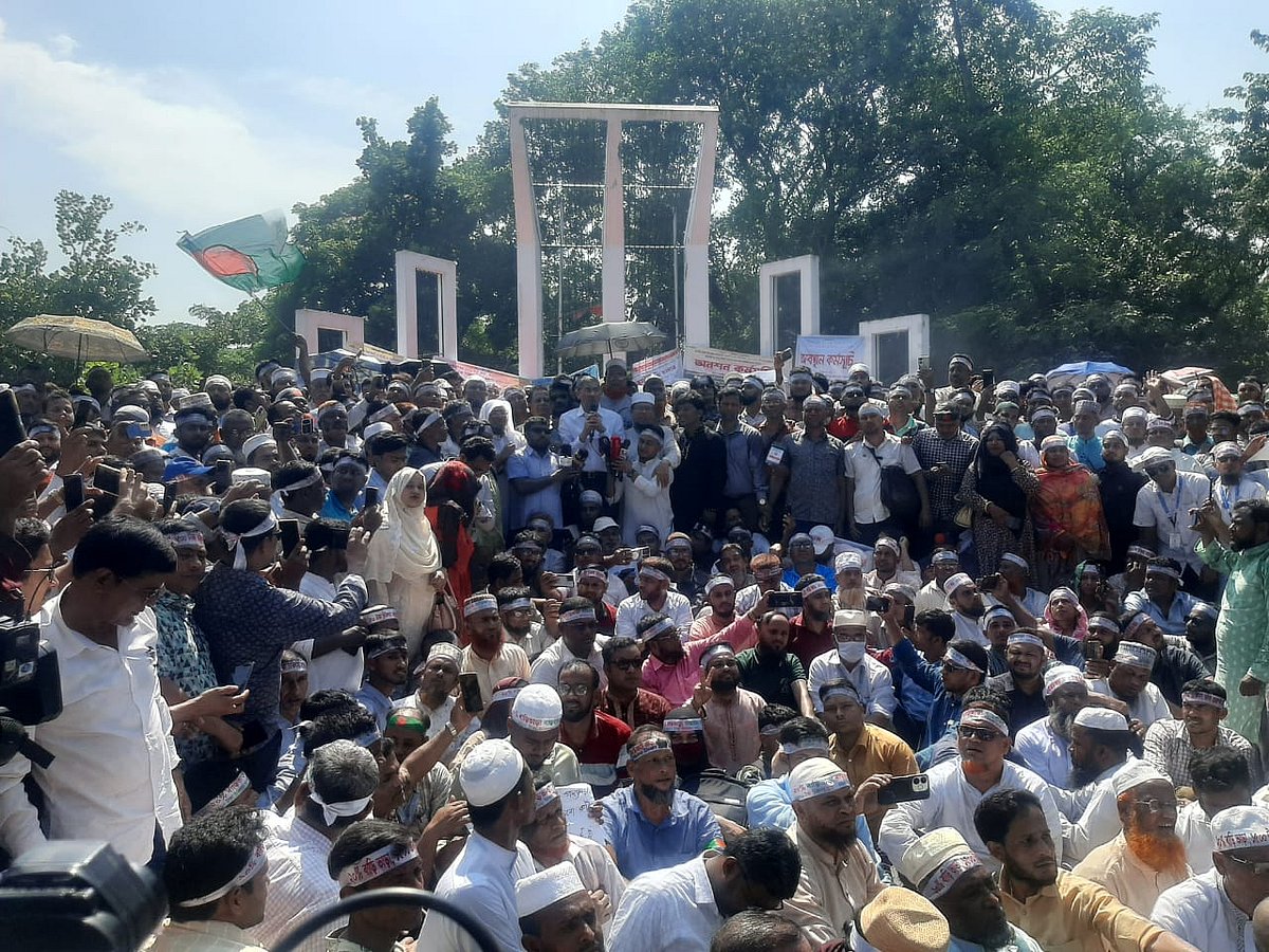 আন্দোলনরত এমপিওভুক্ত শিক্ষক-কর্মচারীদের সঙ্গে সংহতি জানান বিএনপির যুগ্ম মহাসচিব শহীদ উদ্দীন চৌধুরী এ্যানি। কেন্দ্রীয় শহীদ মিনারে, ২০ অক্টোবর ২০২৫