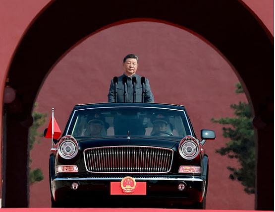 বেইজিংয়ে সামরিক মহড়ায় সি চিন পিং