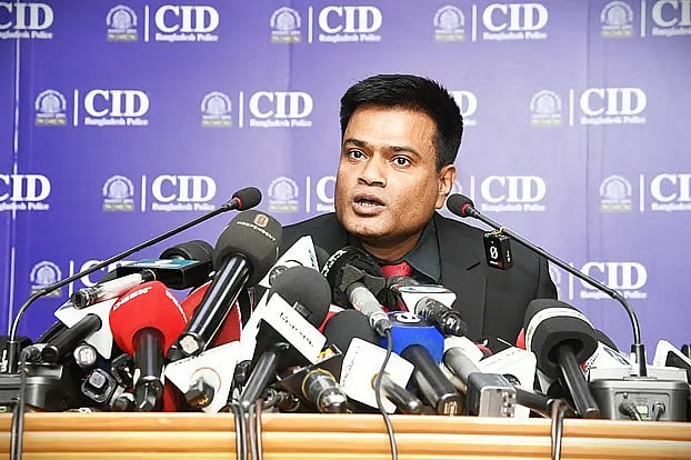 সিআইডি সদর দপ্তরের মিডিয়া সেন্টারে সংবাদ সম্মেলন করে পর্নোগ্রাফির সঙ্গে জড়িত থাকার অভিযোগে বাংলাদেশি এক যুগলকে গ্রেপ্তারের বিষয়ে বিস্তারিত জানানো হয়