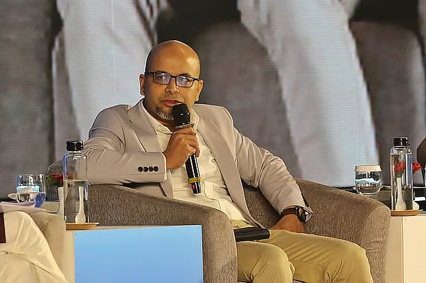 প্রধান উপদেষ্টার বিশেষ সহকারী ফয়েজ আহমদ তৈয়্যব