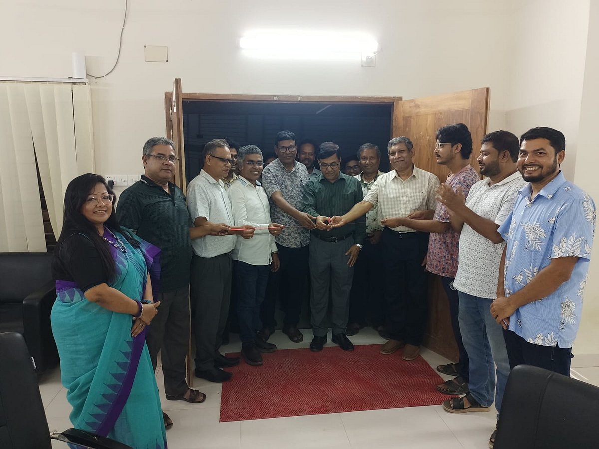 জাতীয় কবি কাজী নজরুল ইসলাম বিশ্ববিদ্যালয়ে গতকাল সোমবার উদ্বোধন করা হয়েছে ‘বিশ্ববিদ্যালয় শিক্ষক ক্লাব’