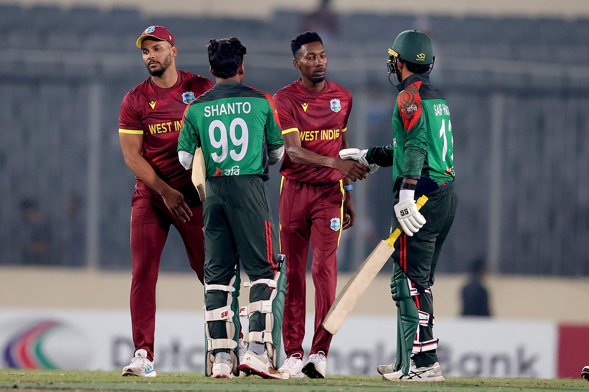 সিরিজের দ্বিতীয় ওয়ানডেতে সুপার ওভারে ওয়েস্ট ইন্ডিজের কাছে হেরে গেছে বাংলাদেশ। গতকাল মিরপুর শেরেবাংলা স্টেডিয়ামে