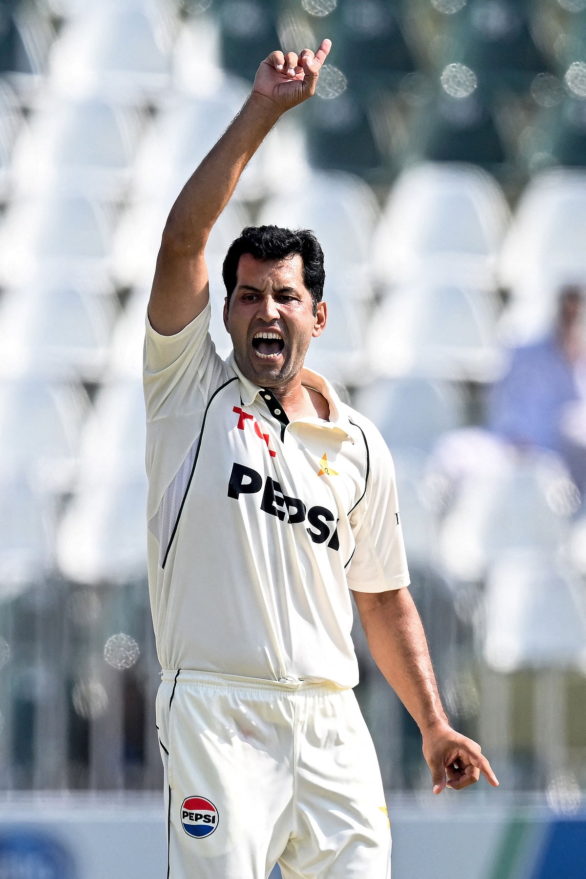 ৫ উইকেট পেলেন আফ্রিদি