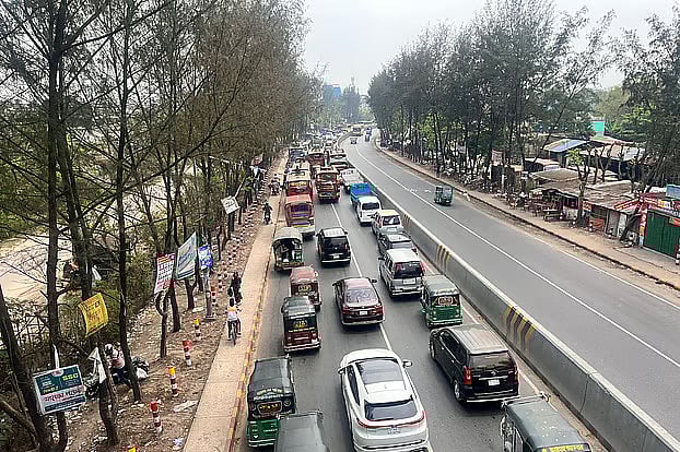 চট্টগ্রামের শাহ আমানত সেতুর টোল প্লাজার পাশে দীর্ঘ যানজট