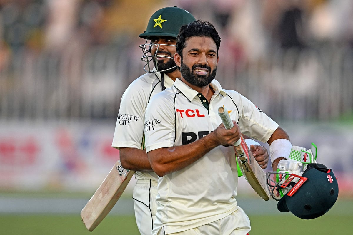 দিনের শেষ বল খেলে হাসিমুখেই মাঠ ছেড়েছেন মোহাম্মদ রিজওয়ান, যদিও দক্ষিণ আফ্রিকা তাঁর আউট চেয়েছিল