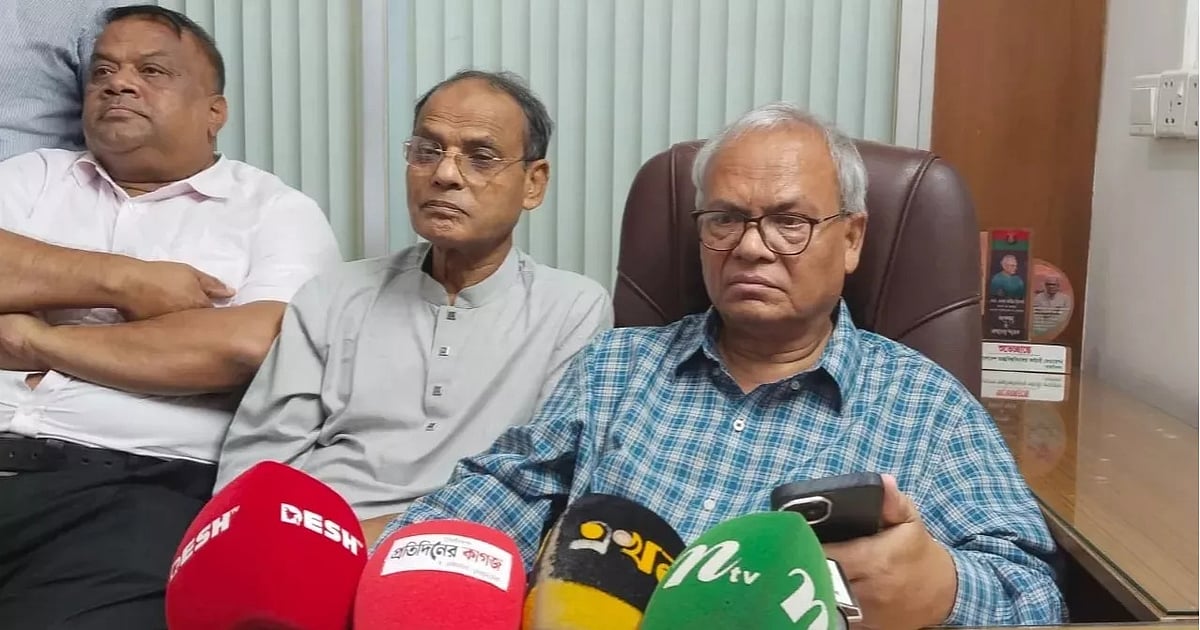 সংবাদ সম্মেলনে কথা বলেন বিএনপির জ্যেষ্ঠ যুগ্ম মহাসচিব রুহুল কবির রিজভী