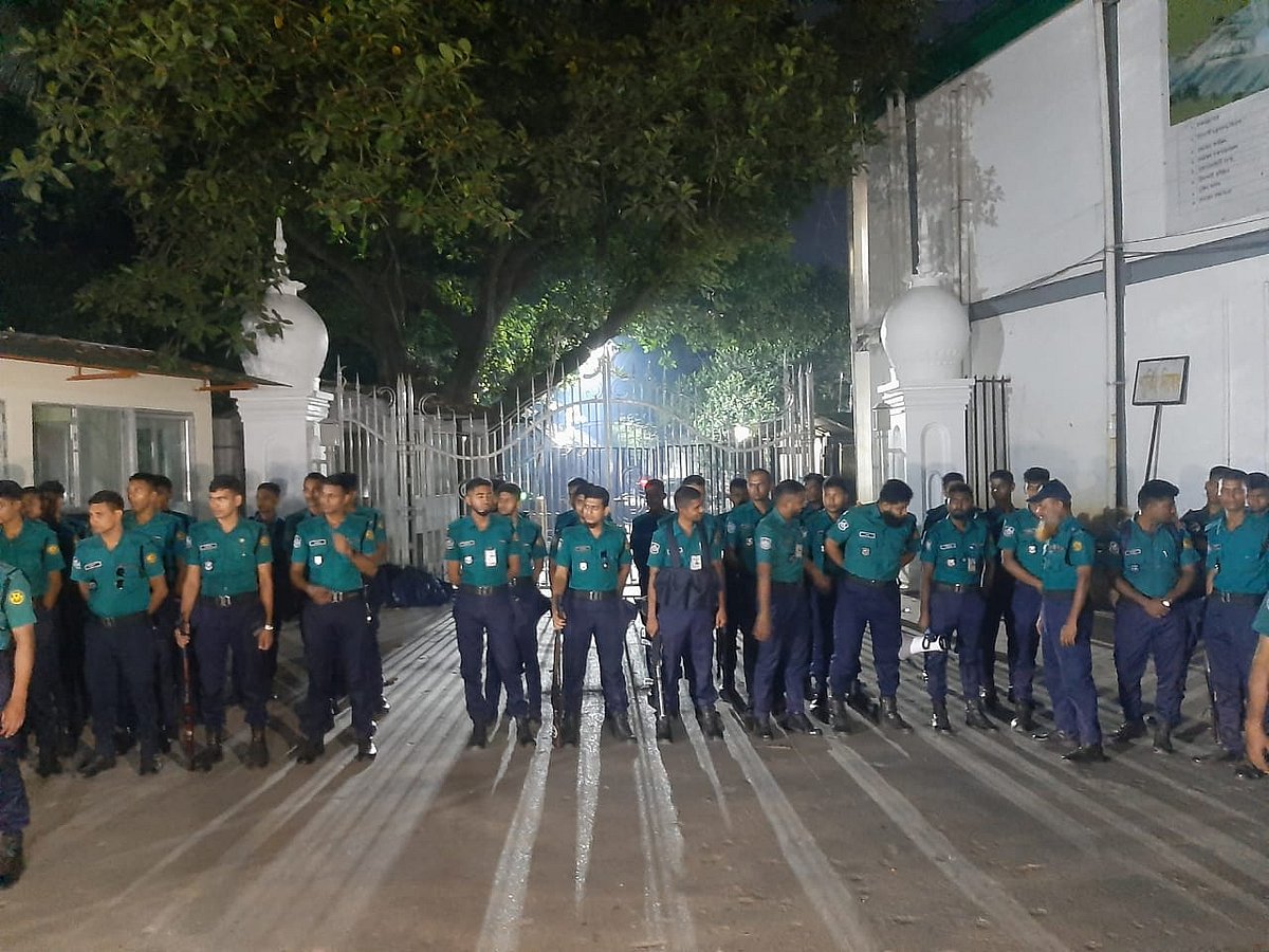 আন্তর্জাতিক অপরাধ ট্রাইব্যুনালের সামনে পুলিশের কড়া নিরাপত্তা। ২২ অক্টোবর ২০২৫