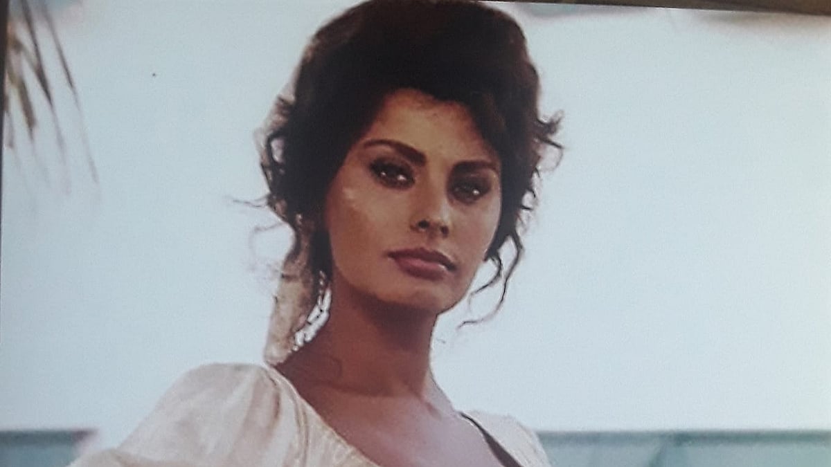 Kocha fohishalar porno Katta nipelli ayollarning porno fotosuratlari