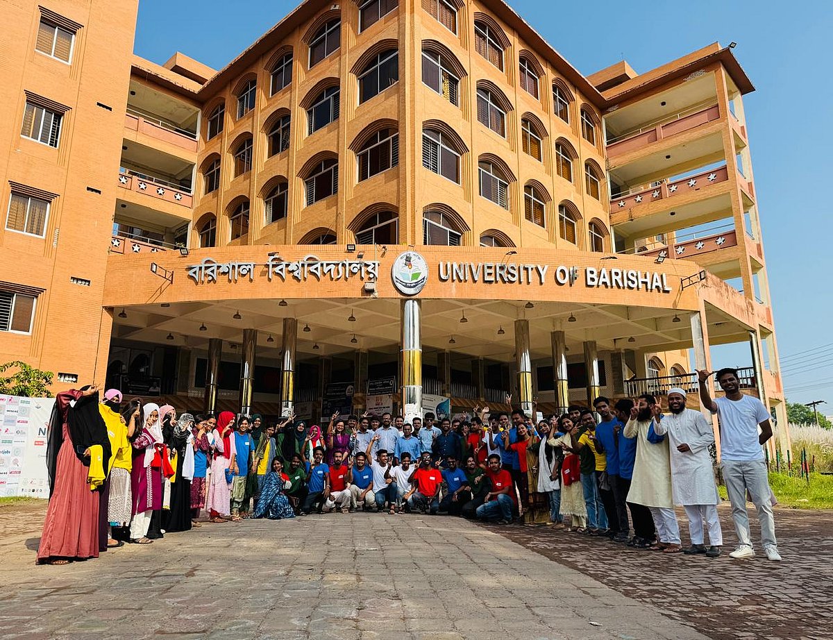 বরিশাল বিশ্ববিদ্যালয়ের একাডেমিক ভবনের কীর্তনখোলা হলে আয়োজিত ‘ইনফরমেশন ক্রেডিবিলিটি অ্যান্ড এআই লিটারেসি ট্রেনিং’-এ অংশ নেন গণযোগাযোগ ও সাংবাদিকতা বিভাগের ৭২ শিক্ষার্থী।