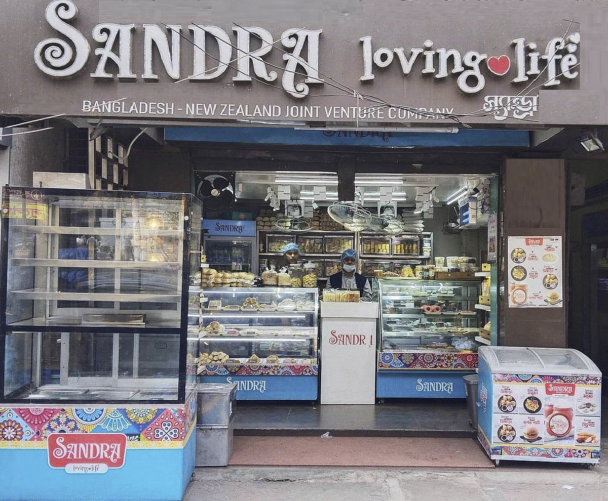 রাজধানীর বনশ্রীর স্যান্ড্রা ফুডস ইন্টারন্যাশনালের একটি আউটলেট