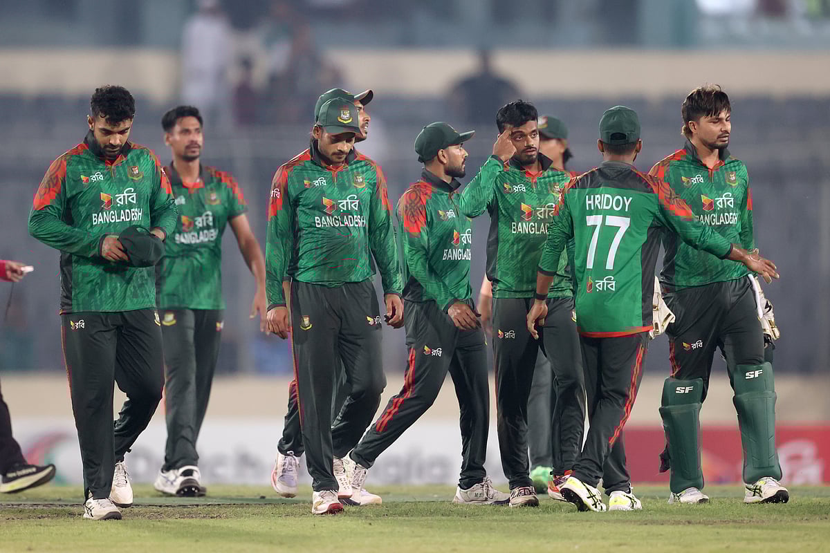 নিজেদের পাতা ফাঁদেই পড়েছে বাংলাদেশ