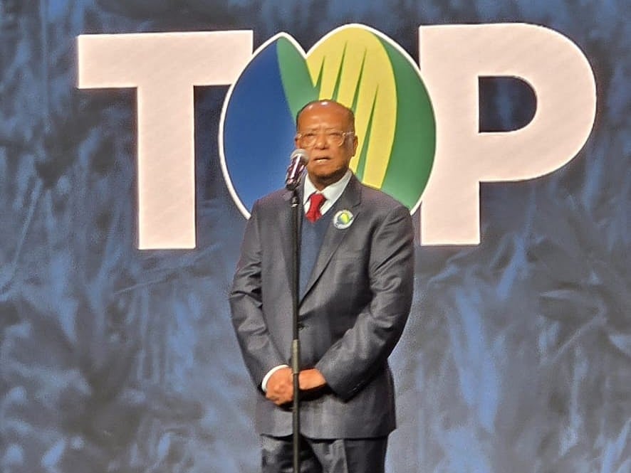 যুক্তরাষ্ট্রের আইওয়া অঙ্গরাজ্যের ডেস ময়েন্সে আয়োজিত ‘বোরলগ ডায়ালগ’ সম্মেলনে কৃষি উদ্যোক্তা আবদুল আউয়াল মিন্টুকে এই পুরস্কার দেওয়া হয়