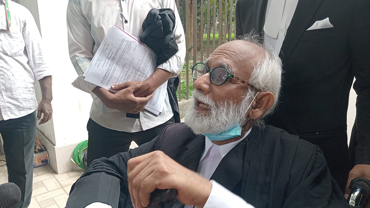 আন্তর্জাতিক অপরাধ ট্রাইব্যুনালে জাসদ সভাপতি হাসানুল হক ইনুর পক্ষে লড়ছেন সুপ্রিম কোর্টের জ্যেষ্ঠ আইনজীবী জেড আই খান পান্না। আজ বৃহস্পতিবার দুপুরে আন্তর্জাতিক অপরাধ ট্রাইব্যুনাল প্রাঙ্গণে সাংবাদিকদের সঙ্গে কথা বলেন তিনি