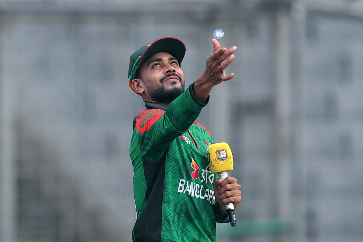 বাংলাদেশ ওয়ানডে দলের অধিনায়ক হিসেবে মিরাজের সময়টা খুব একটা ভালো কাটছে বলা যাবে না