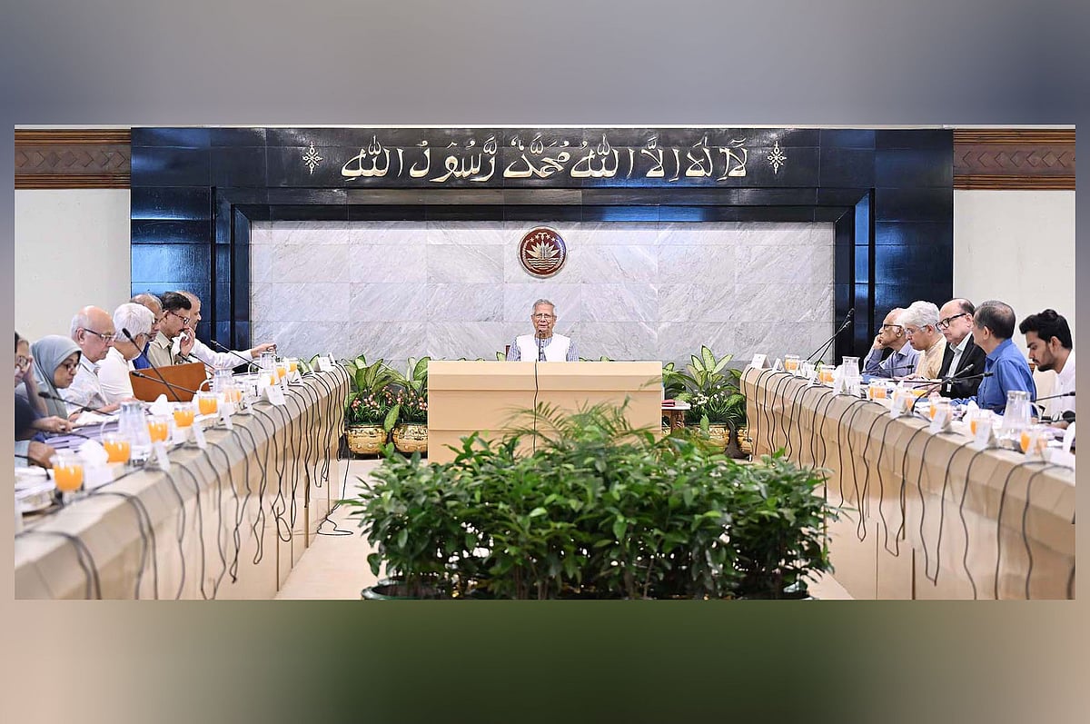 প্রধান উপদেষ্টা অধ্যাপক মুহাম্মদ ইউনূসের সভাপতিত্বে উপদেষ্টা পরিষদের বৈঠকে গণপ্রতিনিধিত্ব আদেশের (আরপিও) সংশোধনের খসড়ার অনুমোদন দেওয়া হয়েছে। বৃহস্পতিবার রাজধানীর তেজগাঁওয়ে প্রধান উপদেষ্টার কার্যালয়ে