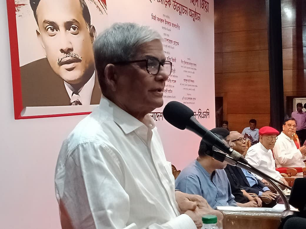 বিএনপির মহাসচিব মির্জা ফখরুল ইসলাম আলমগীর। আজ বৃহস্পতিবার দুপুরে রাজধানীর ইঞ্জিনিয়ার্স ইনস্টিটিউশন বাংলাদেশের (আইইবি) মুক্তিযুদ্ধ স্মৃতি মিলনায়তনে