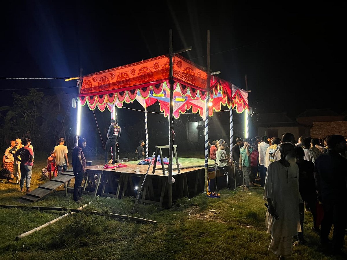 ফরিদপুরে নগরকান্দার তালমা ইউনিয়নের রসুলপুর বাজারে গতকাল বুধবার সন্ধ্যায় বিচারগান অনুষ্ঠানের আয়োজন করা হয়েছিল