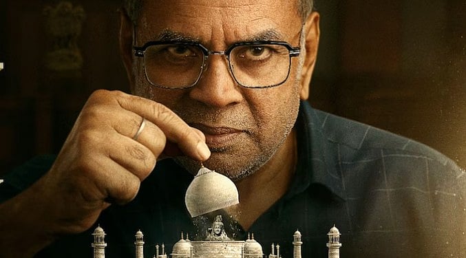 ‘দ্য তাজ স্টোরি’ মুক্তির আগে যে পোস্টার ছাড়া হয়, তাতে দেখানো হয়, পরেশ রাওয়াল তাজমহলের সর্বোচ্চ গম্বুজ খুলছেন আর তার ভেতর থেকে বের হচ্ছে হিন্দুদেবতা শিবের মূর্তি।