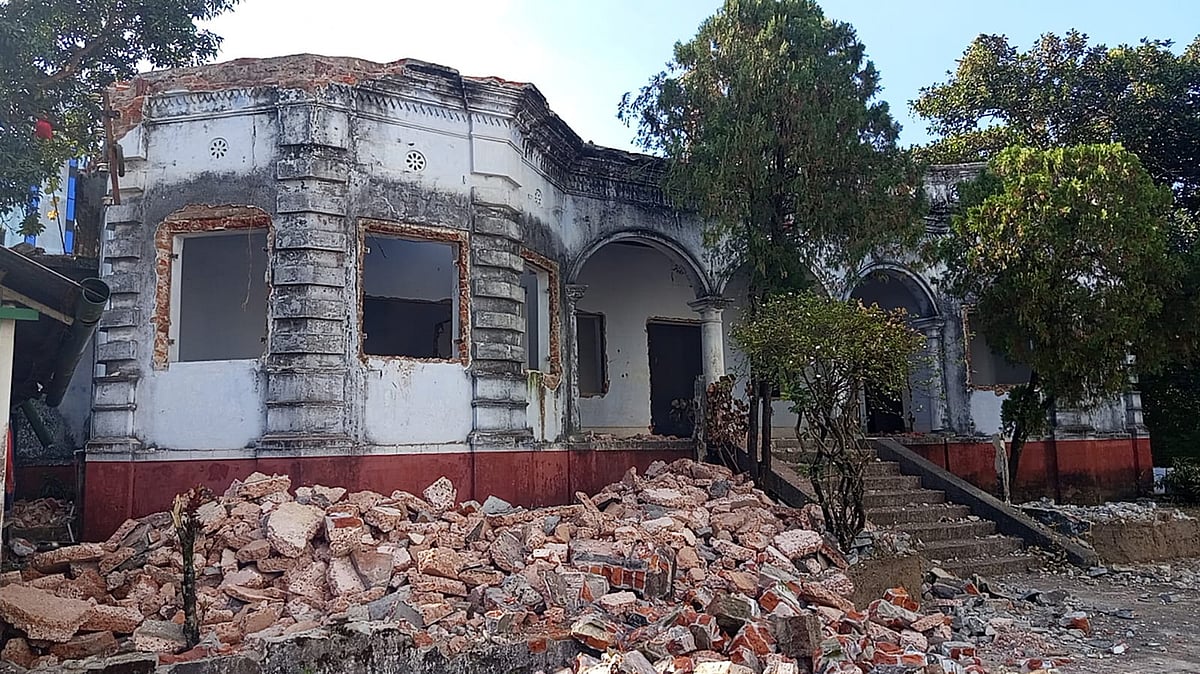 সিলেট নগরের পাঠানটুলা এলাকায় ঐতিহ্যবাহী স্থাপনা ‘মিনিস্টার বাড়ি’ ভাঙার কাজ আগামী রোববার পর্যন্ত স্থগিত রাখার নির্দেশ দিয়েছে প্রত্নতত্ত্ব অধিদপ্তর