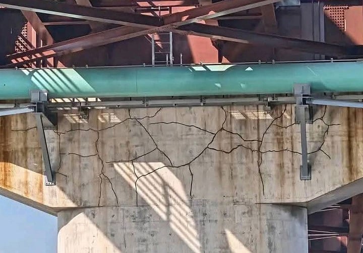 যমুনা রেলসেতুর পিলারের নিচে বেশ কিছু স্থানে ‘হেয়ার ক্র্যাক’ দেখা দিয়েছে