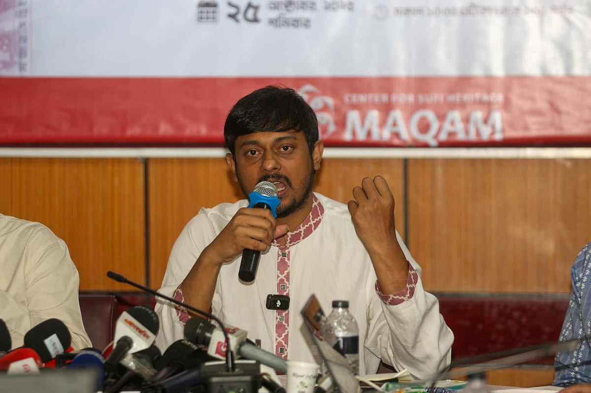 রাজধানীর সেগুনবাগিচায় বিএম ভবনে ‘মাজার সংস্কৃতি : সহিংসতা, সংকট ও ভবিষ্যৎ ভাবনা’ শীর্ষক জাতীয় সংলাপে বক্তব্য দেন এনসিপির মুখ্য সমন্বয়ক নাসীরুদ্দীন পাটওয়ারী