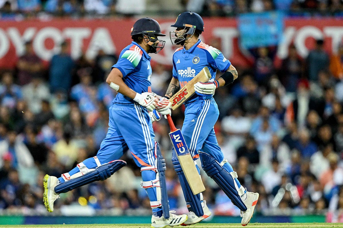 রোহিত শর্মা (বাঁয়ে) ও বিরাট কোহলি